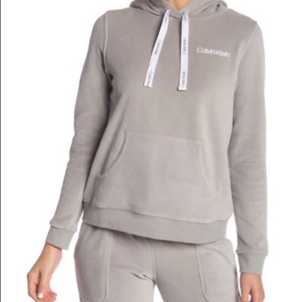 NWT Super Cozy Calvin Klein Sweater (M)